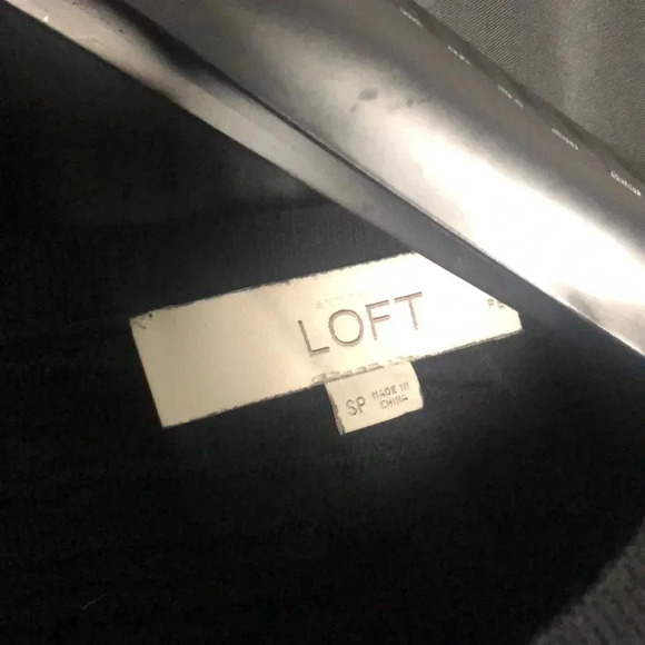 11‎ Ann Taylor Black Blouse SP - Picture 3 of 5